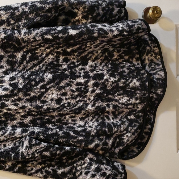 Livi Active ' Lane Bryant Pull Over - Picture 2 of 4